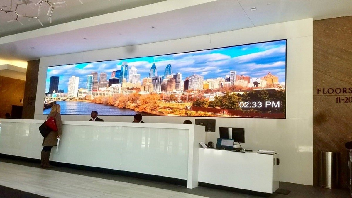 Video wall vs single large display